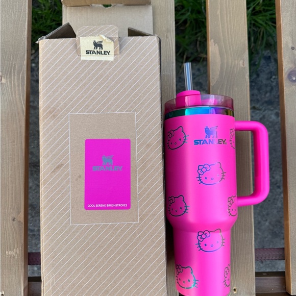 Stanley Pink Hello Kitty Insulated Tumbler - Picture 2 of 3